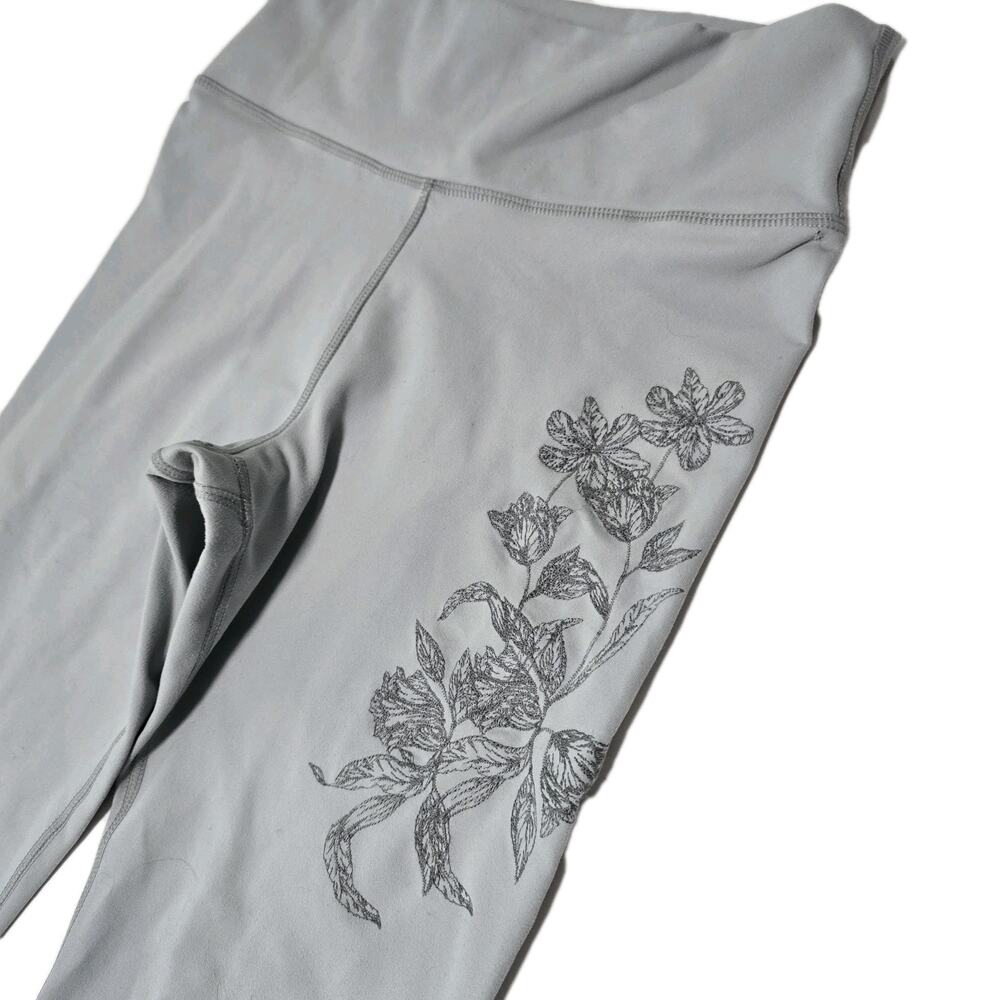 Fabletics Women's Small Gray Floral‎ High Waisted 7/8 Leggings Yoga Workout Gym